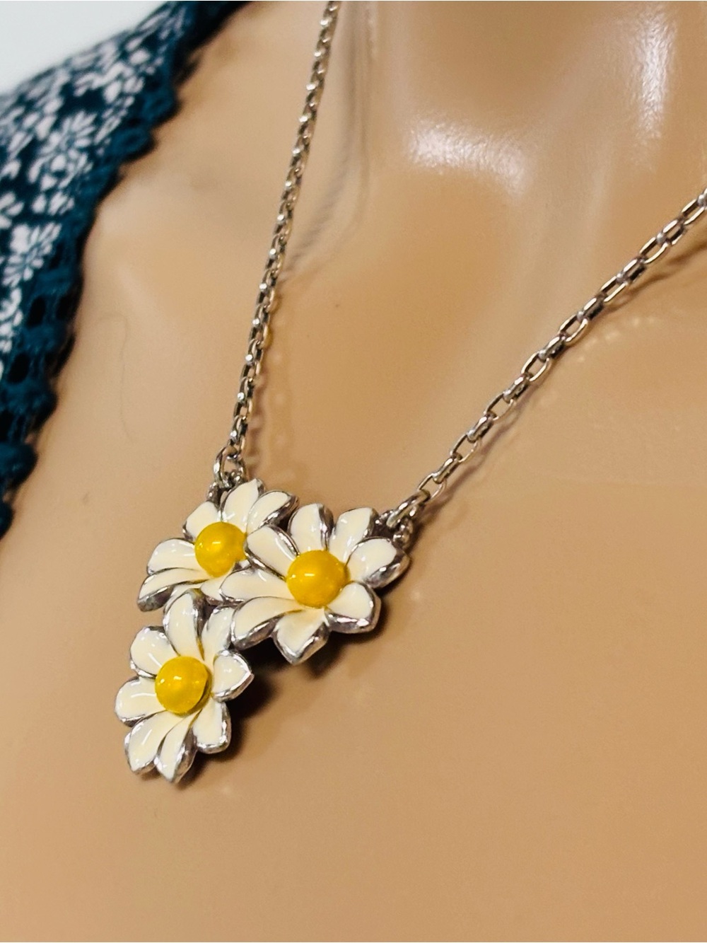 ❤️Rare Find!  Brighton “Love Daisy” Neckkace - Picture 5 of 7